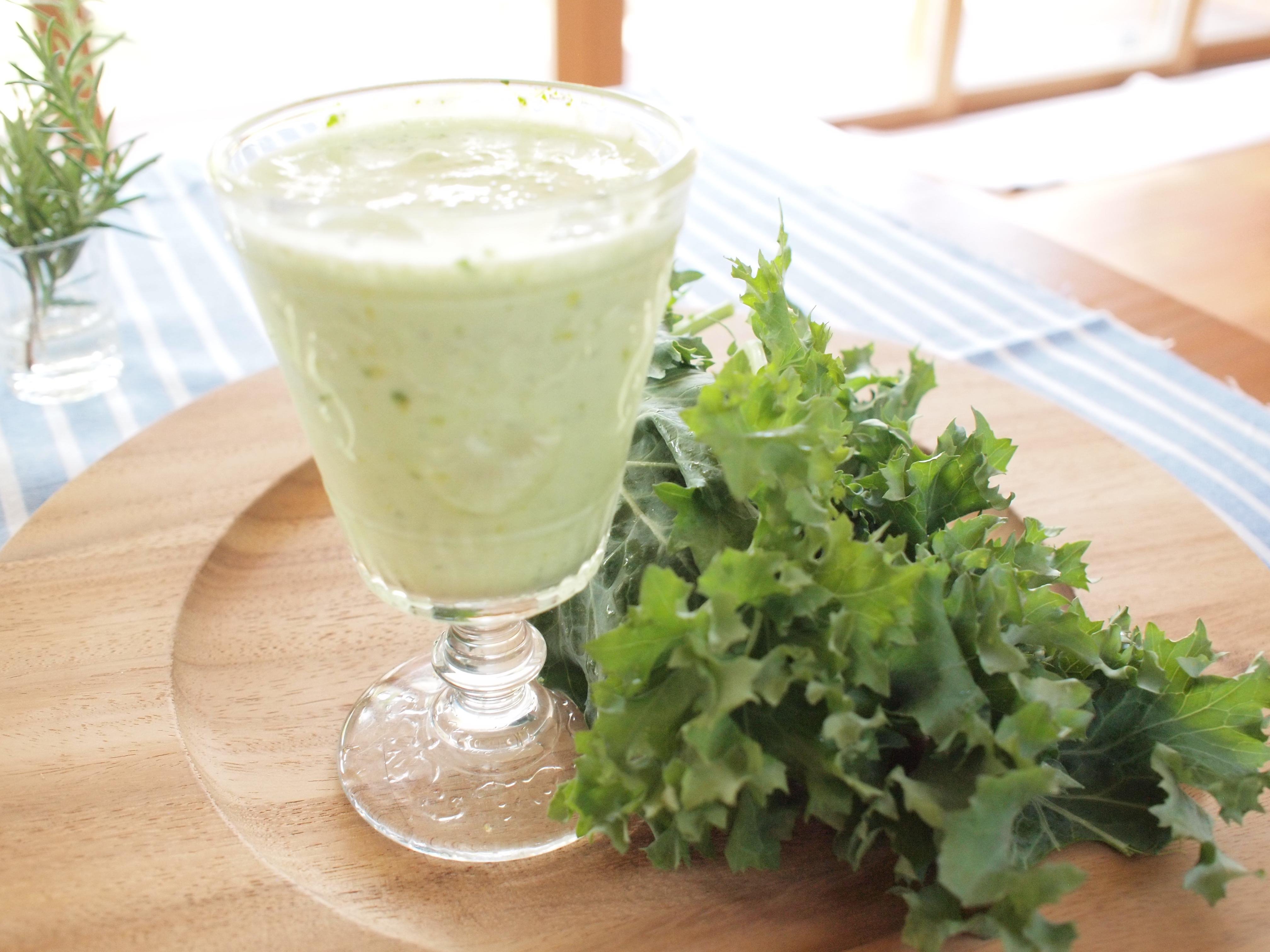 ケールと明日葉のスムージー