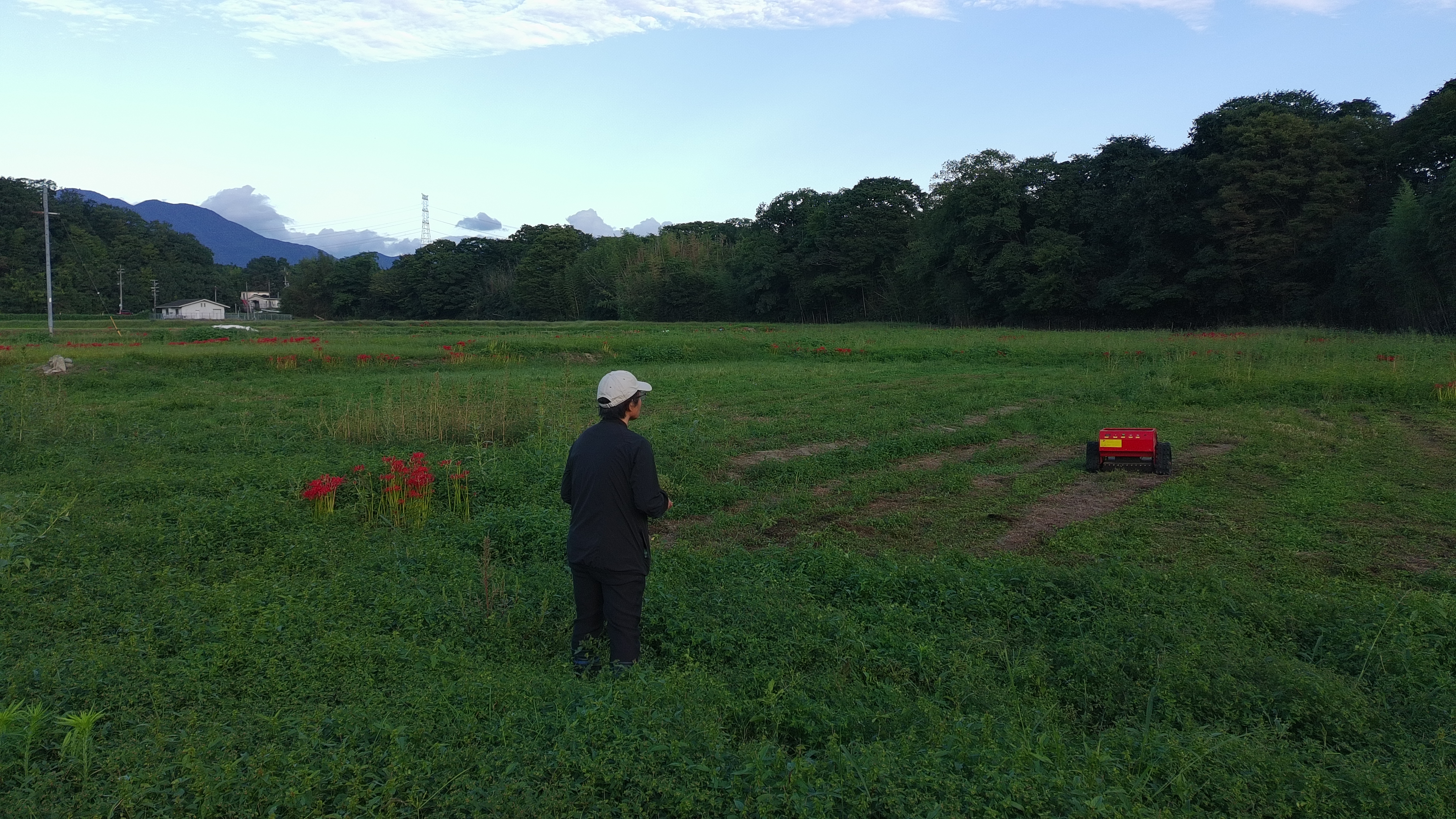 ラジコン草刈り機